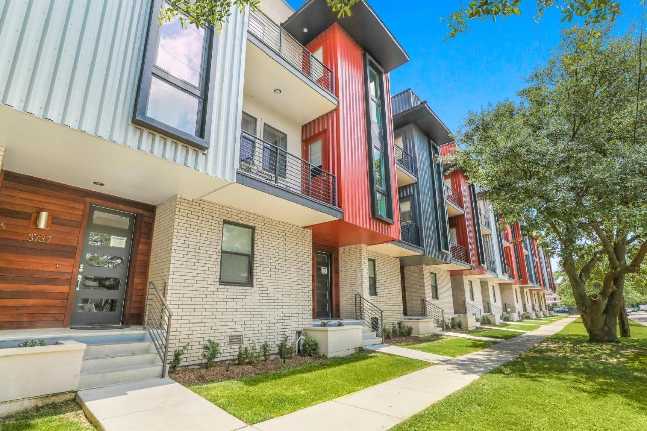 Amazing New Construction With Balconies Holiday home