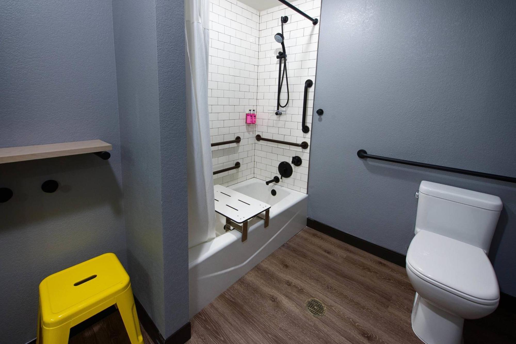 Hotel Moxy Downtown/french Quarter Area 4*