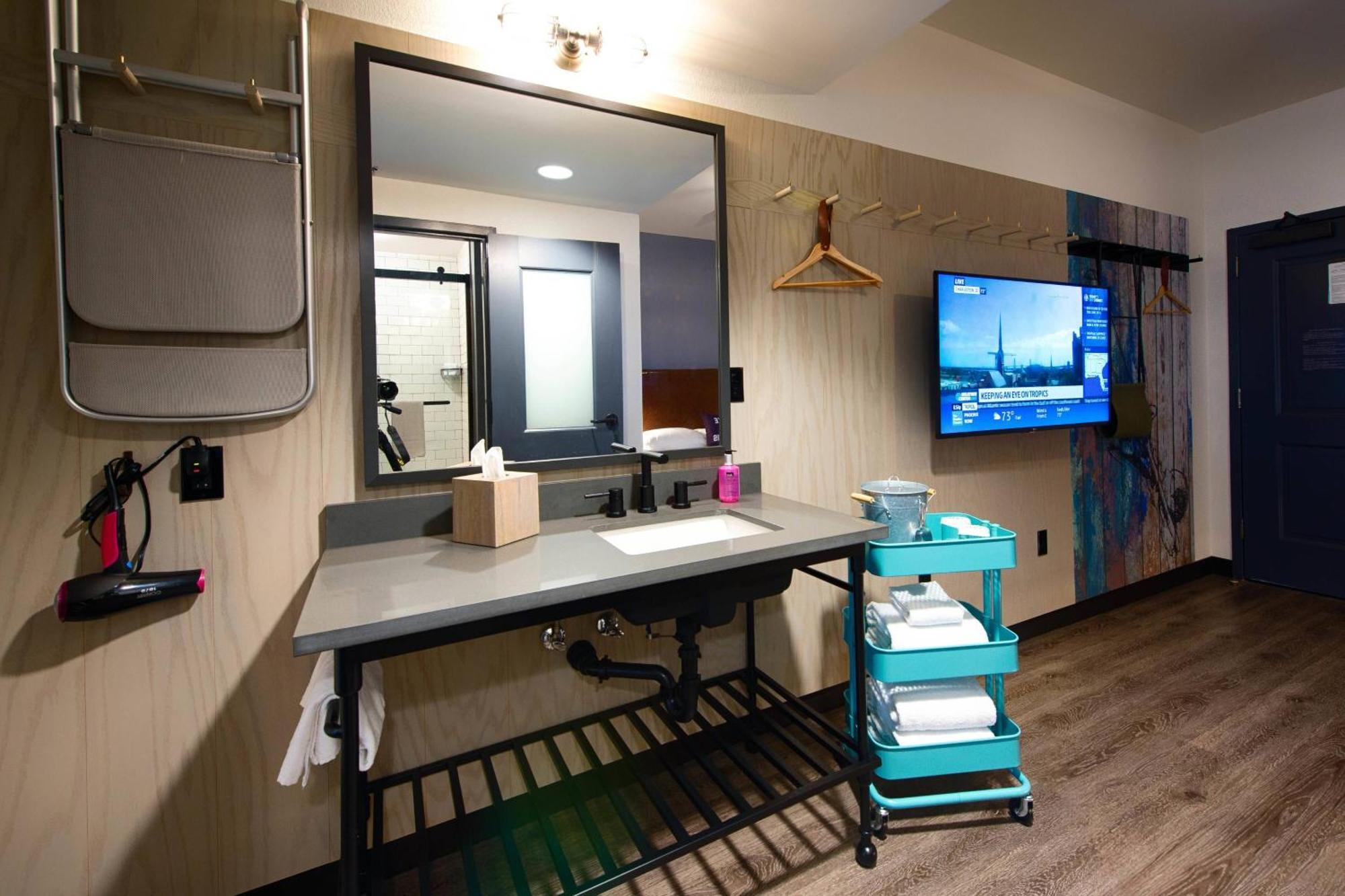 Moxy Downtown/french Quarter Area Hotel 4*