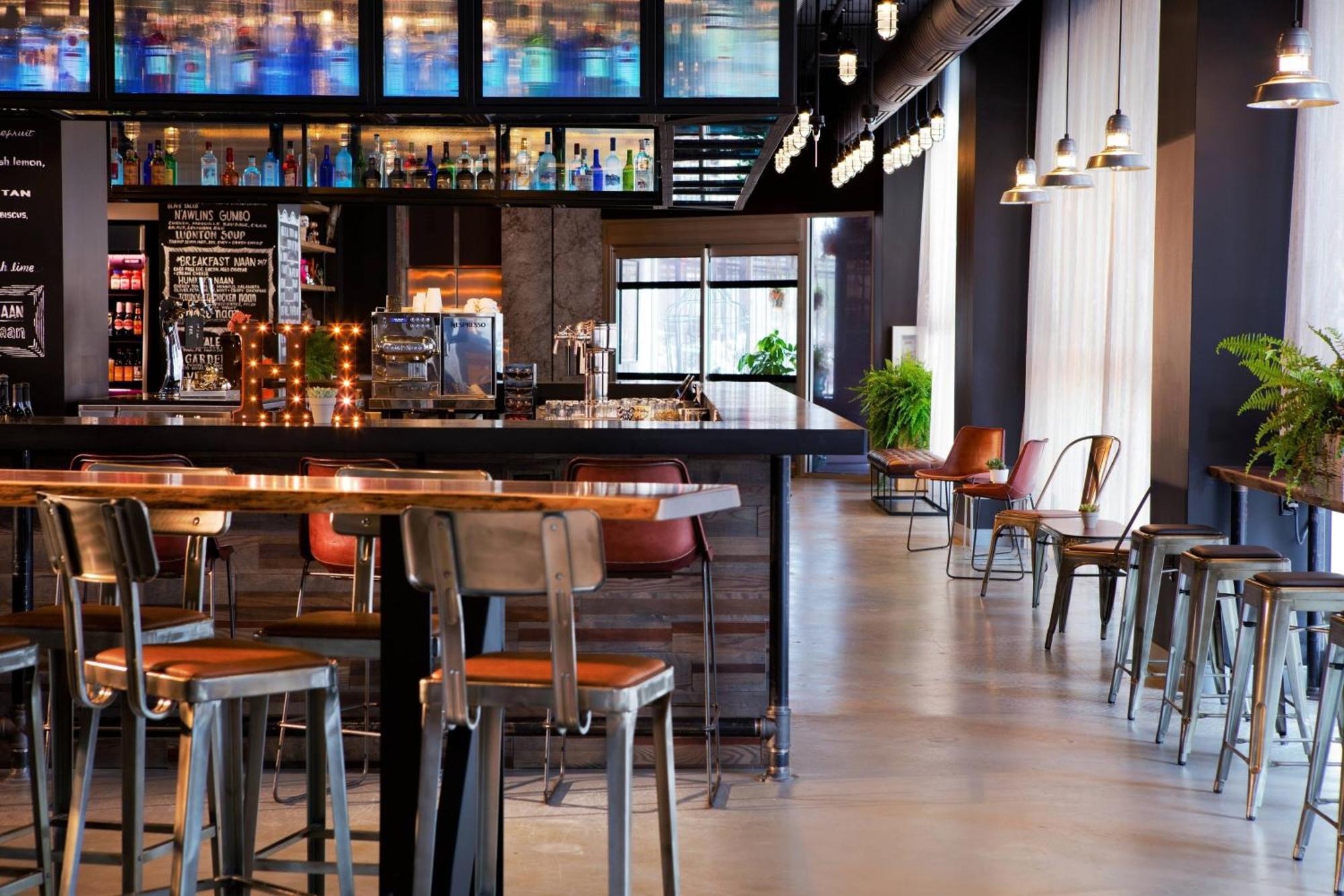 Moxy Downtown/french Quarter Area 4*