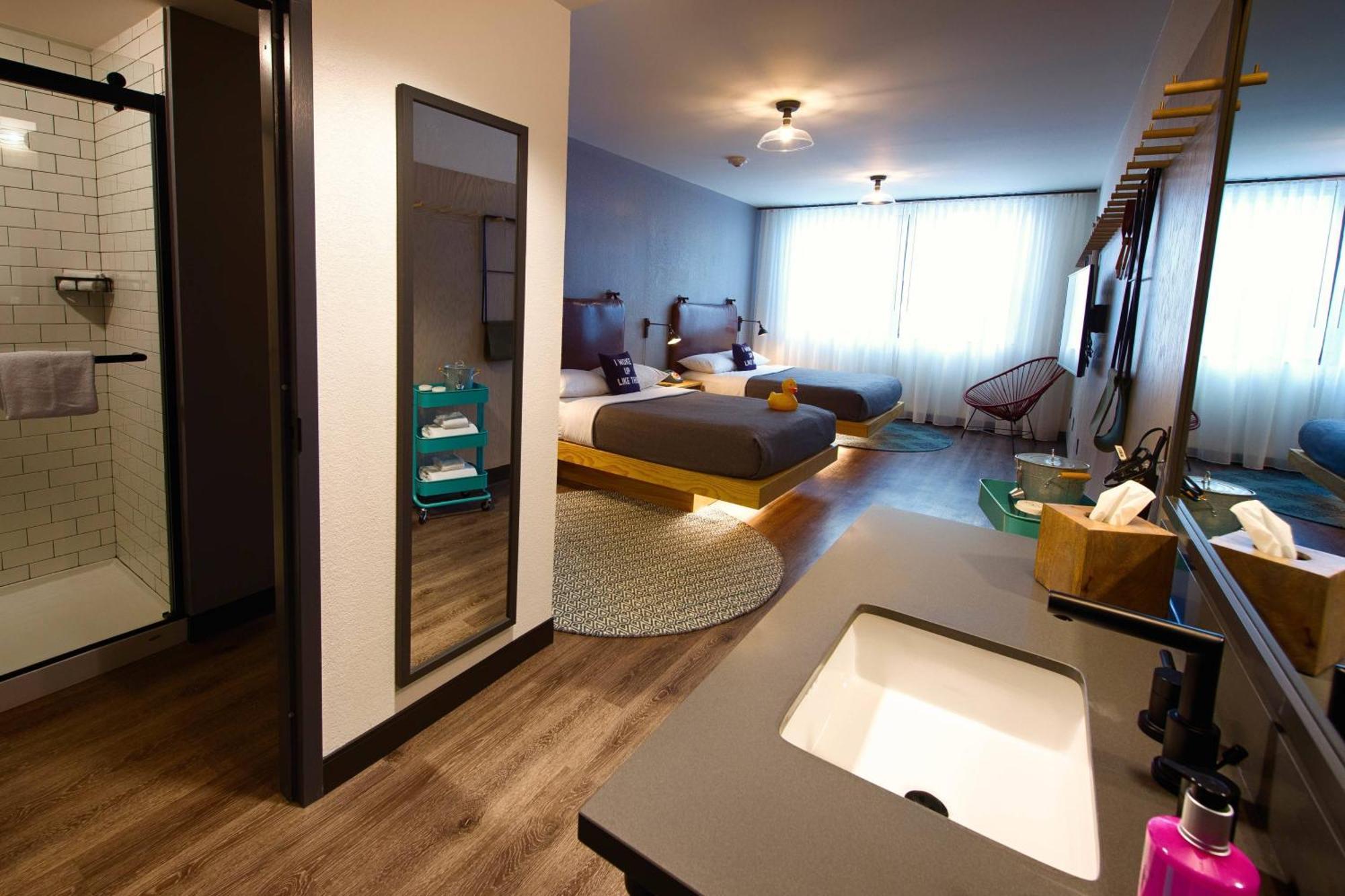 Moxy Downtown/french Quarter Area Hotel