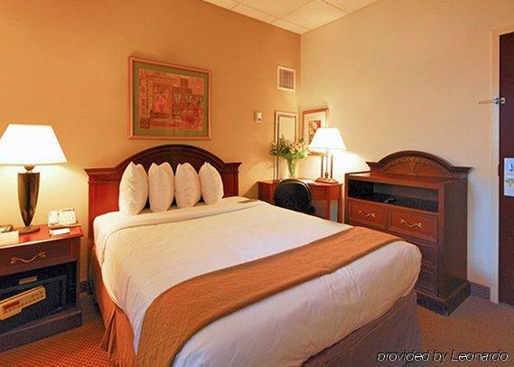 Moxy Downtown/french Quarter Area 4*