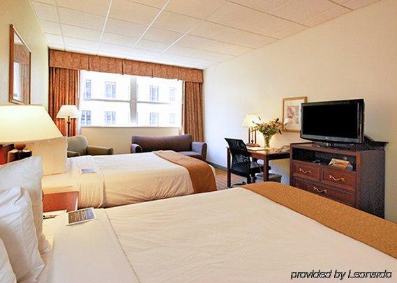 Moxy Downtown/french Quarter Area Hotel