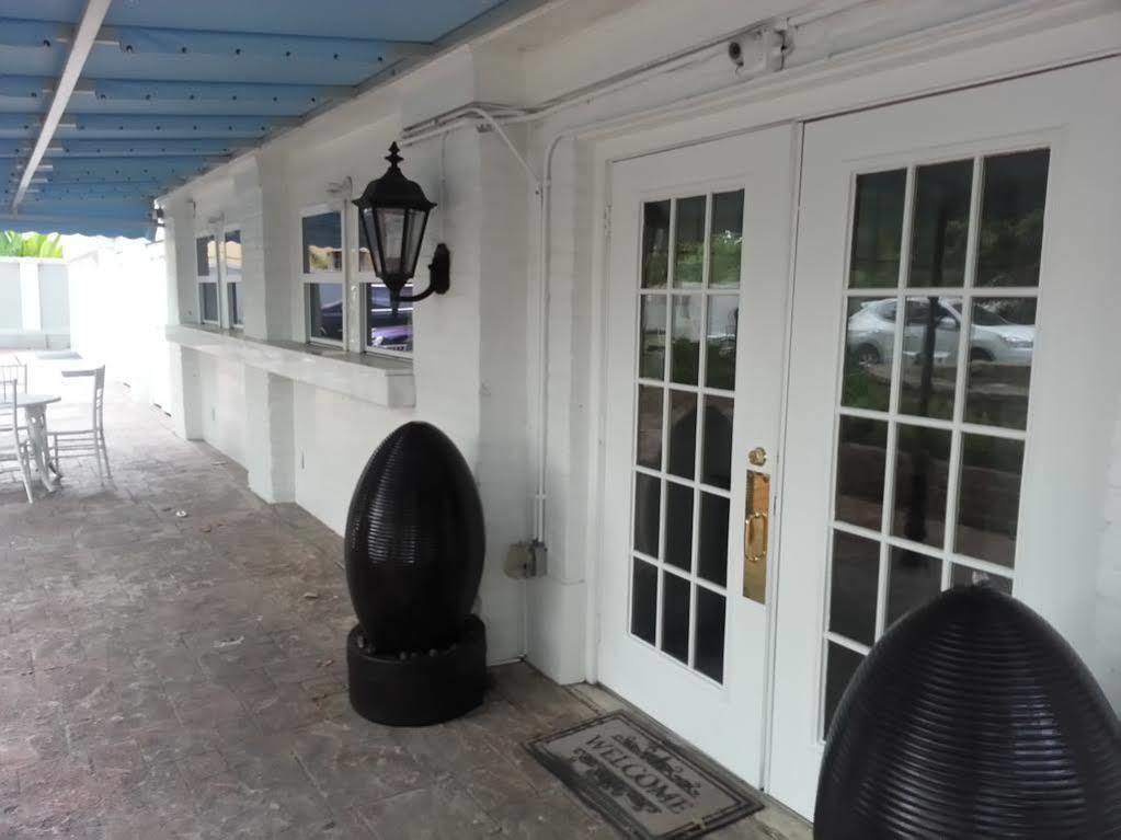 The Magnolia Mansion