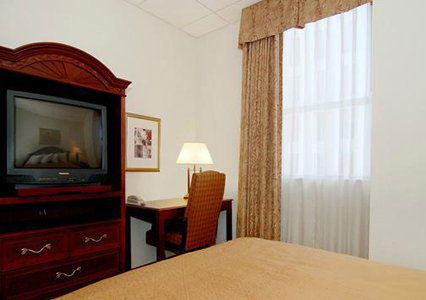 Moxy Downtown/french Quarter Area Hotel