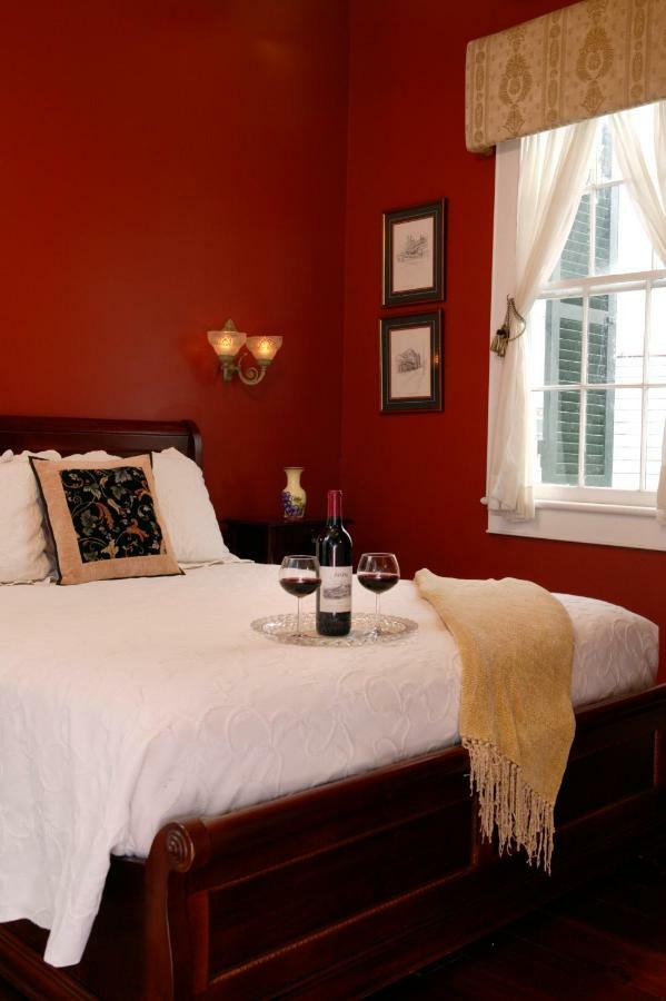Ashton's Bed & Breakfast 2*