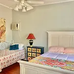 Madame Isabelle\'S House