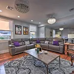 Charming New Orleans Home With Gazebos!