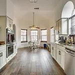 Spacious New Orleans Retreat With Wet Bar And Yard!