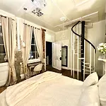 Fleur De Lis Mansion