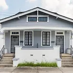 Shotgun Craftman House With Private Patio