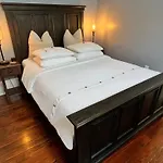 Luxury Historic Shotgun Home In Lower Garden District