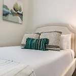 Urban Retreat Near French Quarter
