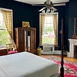 Creole Gardens Guesthouse And Inn