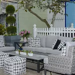 4 Bedroom - Sleeps 8! Best Location Next To Bourbon Street!