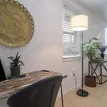 Luxury 6 Bedroom Oasis