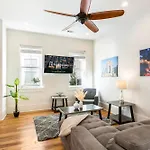 Private 3Br On Carondelet By Hosteeva