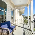Private 3Br On Carondelet By Hosteeva