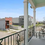 Beautiful New 5Br Home With Outdoor Seating