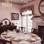 Hubbard Mansion B And B