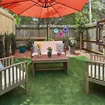 Modern Victorian House With Relaxing Courtyard