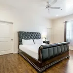Inviting 3Br Condo Steps From St Charles Ave