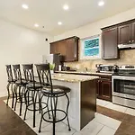 Inviting 3Br Condo Steps From St Charles Ave
