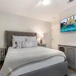 Urban Retreat Near French Quarter
