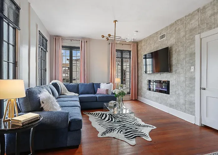 St Charles-Mardi Gras 6Bd Home