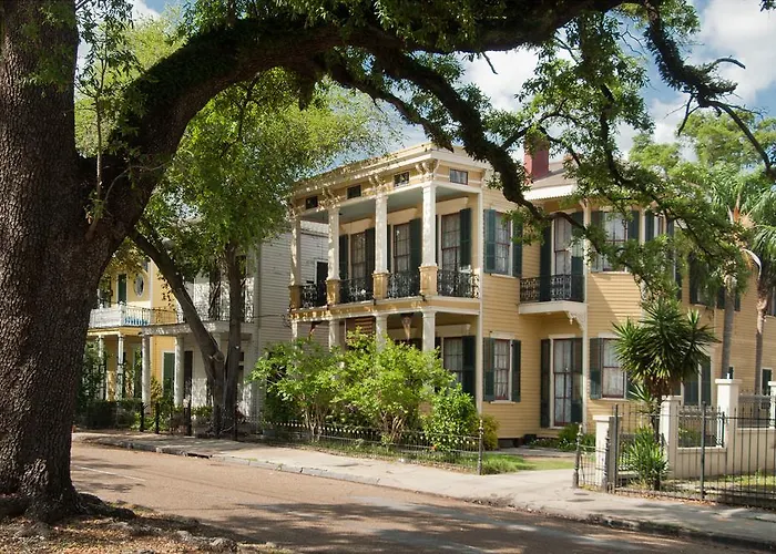 Hh Whitney House - A Bed & Breakfast On The Historic Esplanade