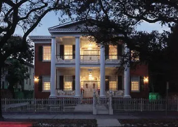 Hubbard Mansion B And B