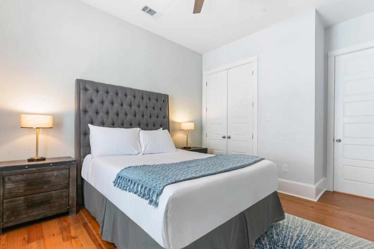Apartment Hosteeva Brand New With A Pool Steps To St Charles Ave