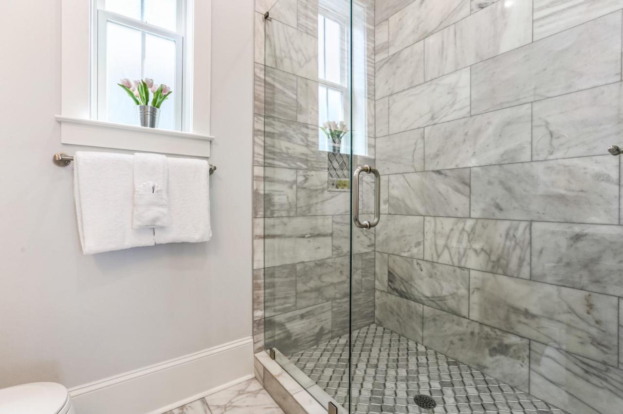 Hosteeva Brand New With A Pool Steps To St Charles Ave *