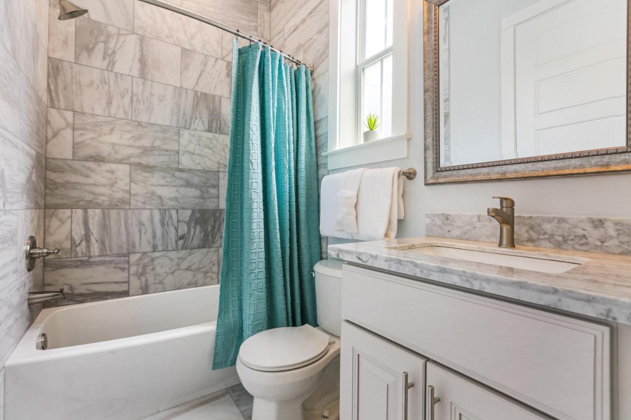 Apartment Hosteeva Brand New With A Pool Steps To St Charles Ave
