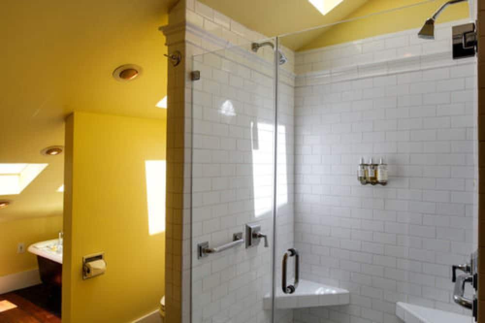 Bed & Breakfast The House 3*