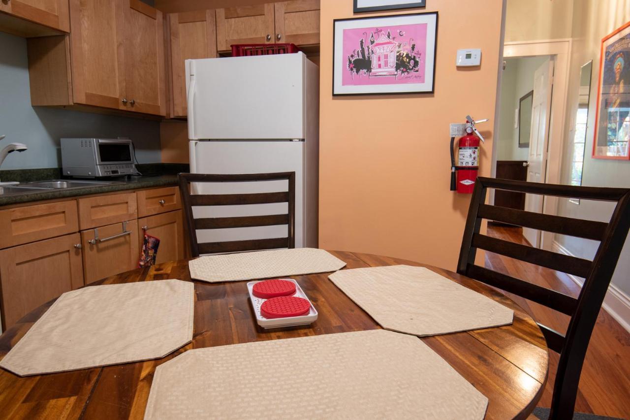 Pelican Point Apartment *