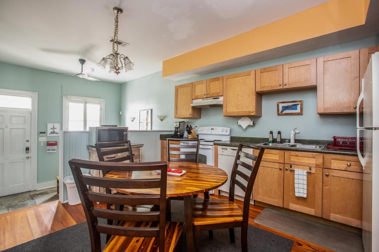 Pelican Point Apartment