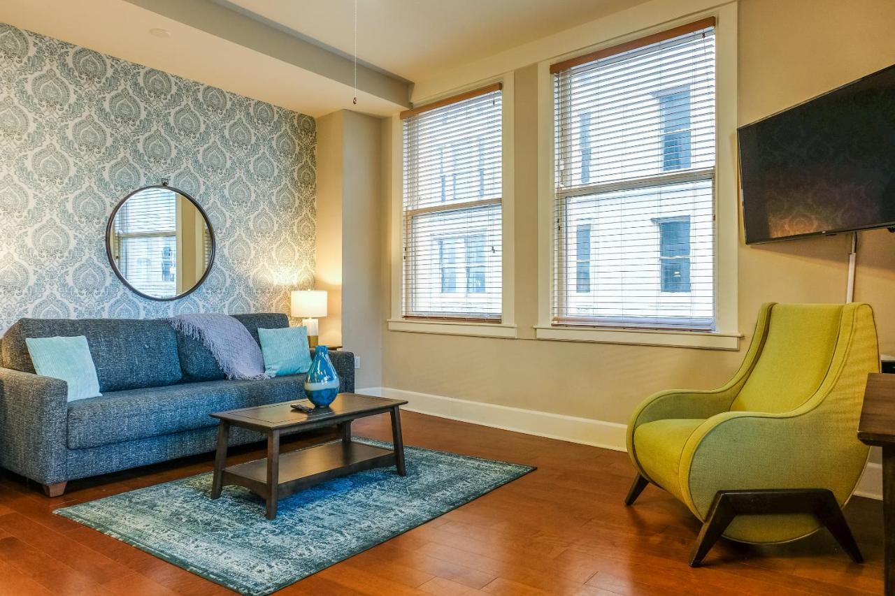 Frontdesk I Hibernia Tower Apts Downtown Apartment New Orleans