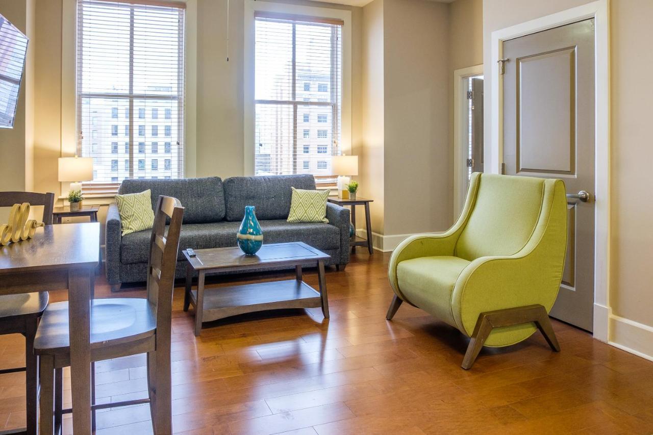Apartment Frontdesk I Hibernia Tower Apts Downtown *