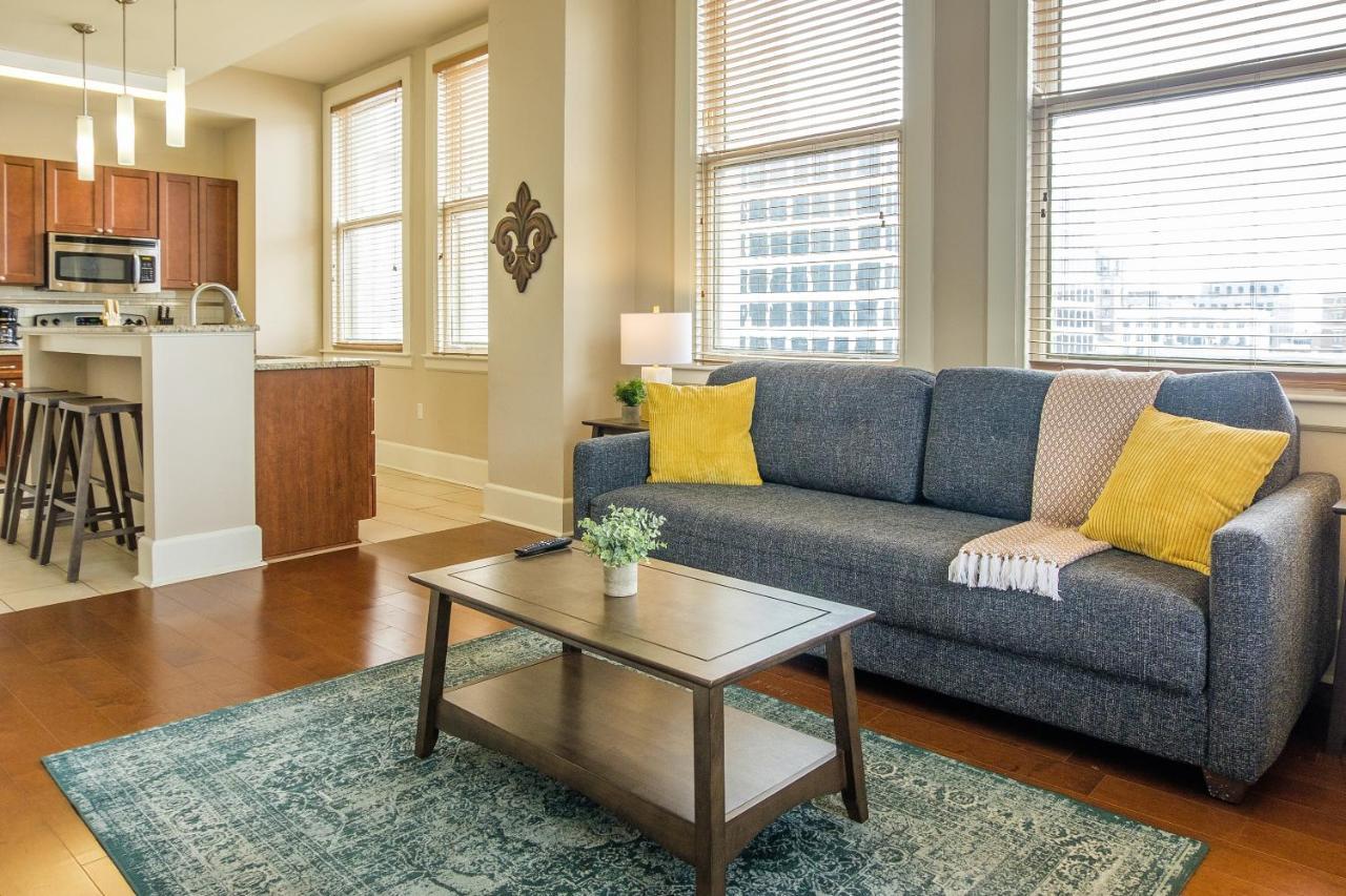 Frontdesk I Hibernia Tower Apts Downtown New Orleans