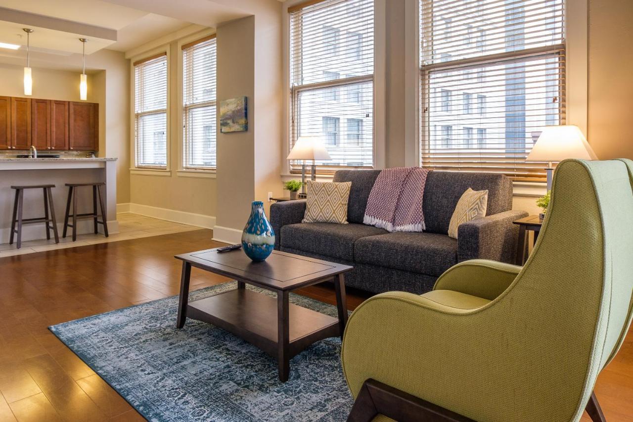 Apartment Frontdesk I Hibernia Tower Apts Downtown