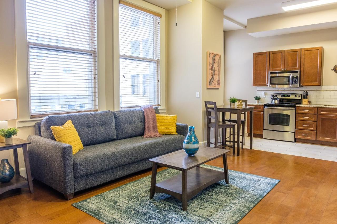 Apartment Frontdesk I Hibernia Tower Apts Downtown New Orleans
