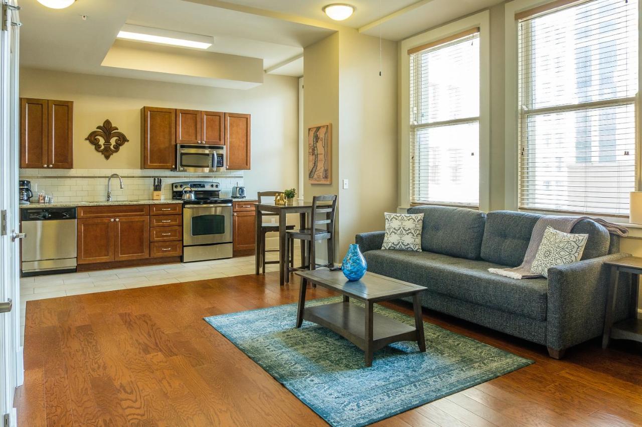 Apartment Frontdesk I Hibernia Tower Apts Downtown