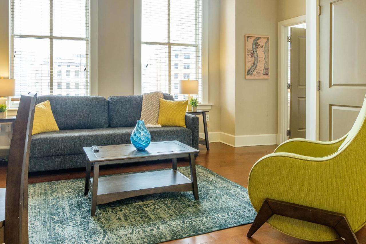 Frontdesk I Hibernia Tower Apts Downtown * New Orleans