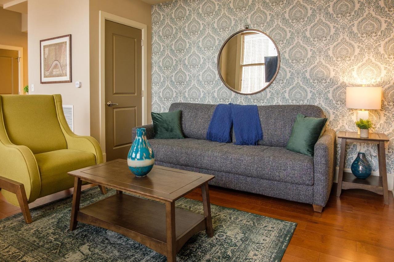 Apartment Frontdesk I Hibernia Tower Apts Downtown New Orleans