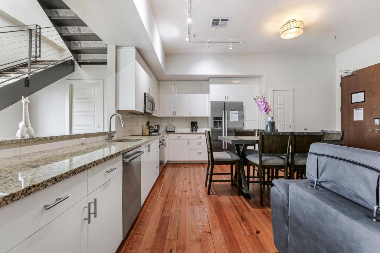 2 Bedroom Elegant In Downtown