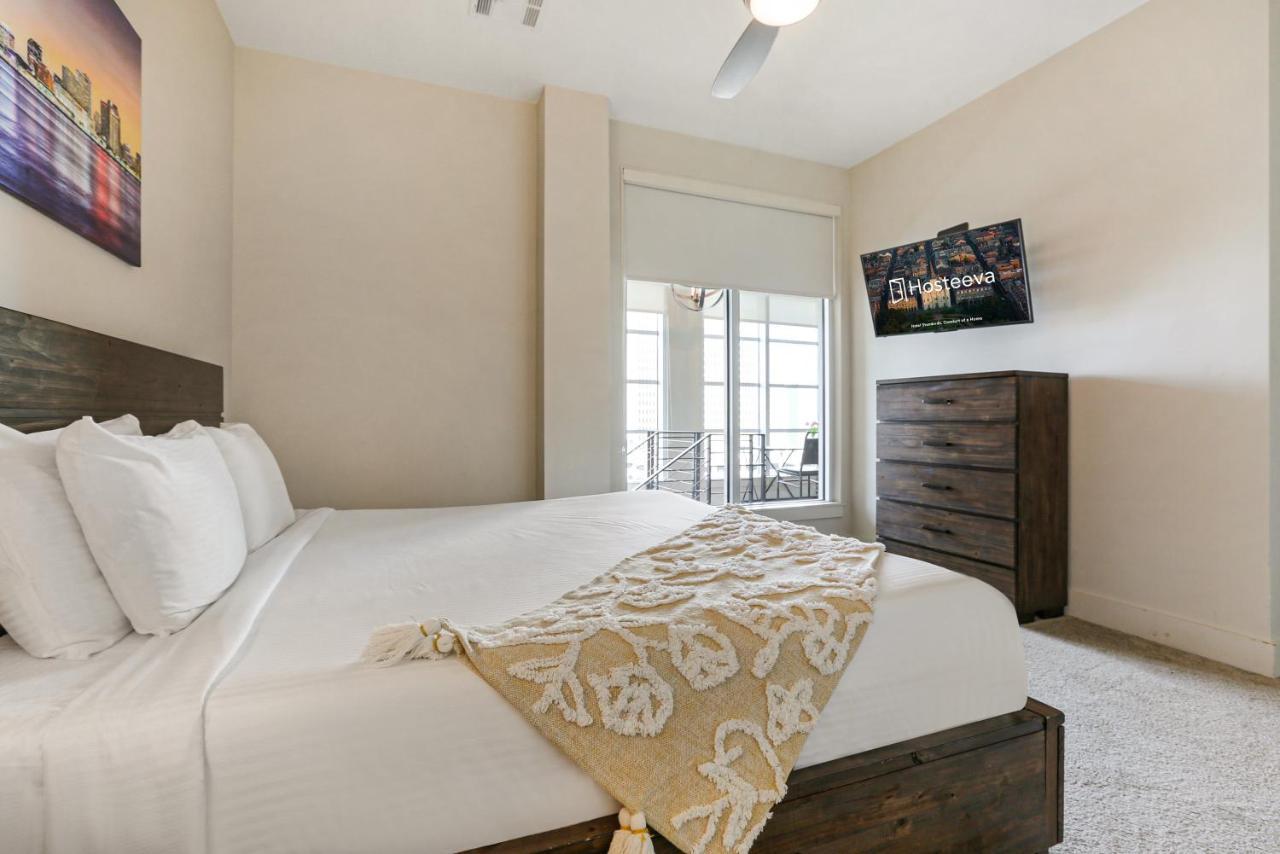 2 Bedroom Elegant In Downtown *