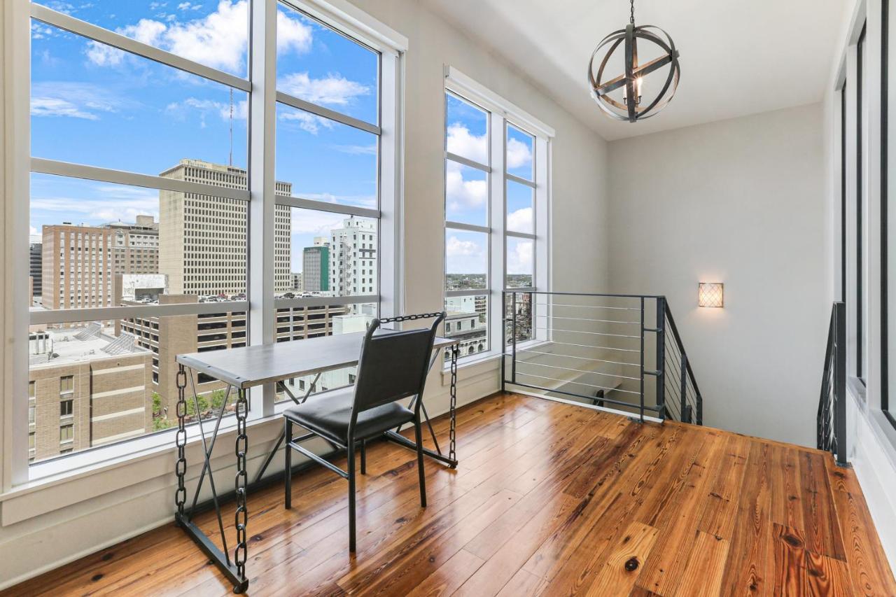 2 Bedroom Elegant In Downtown
