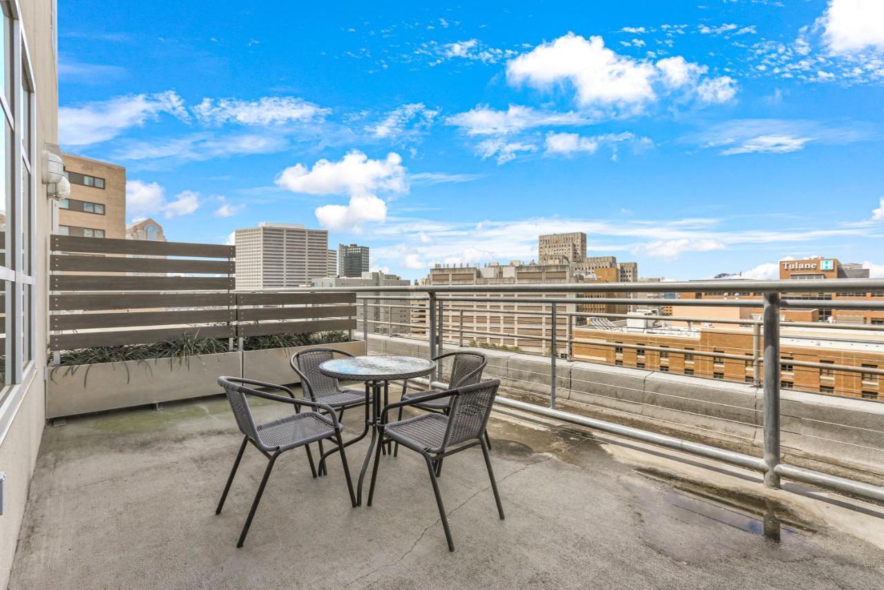 2 Bedroom Elegant In Downtown *