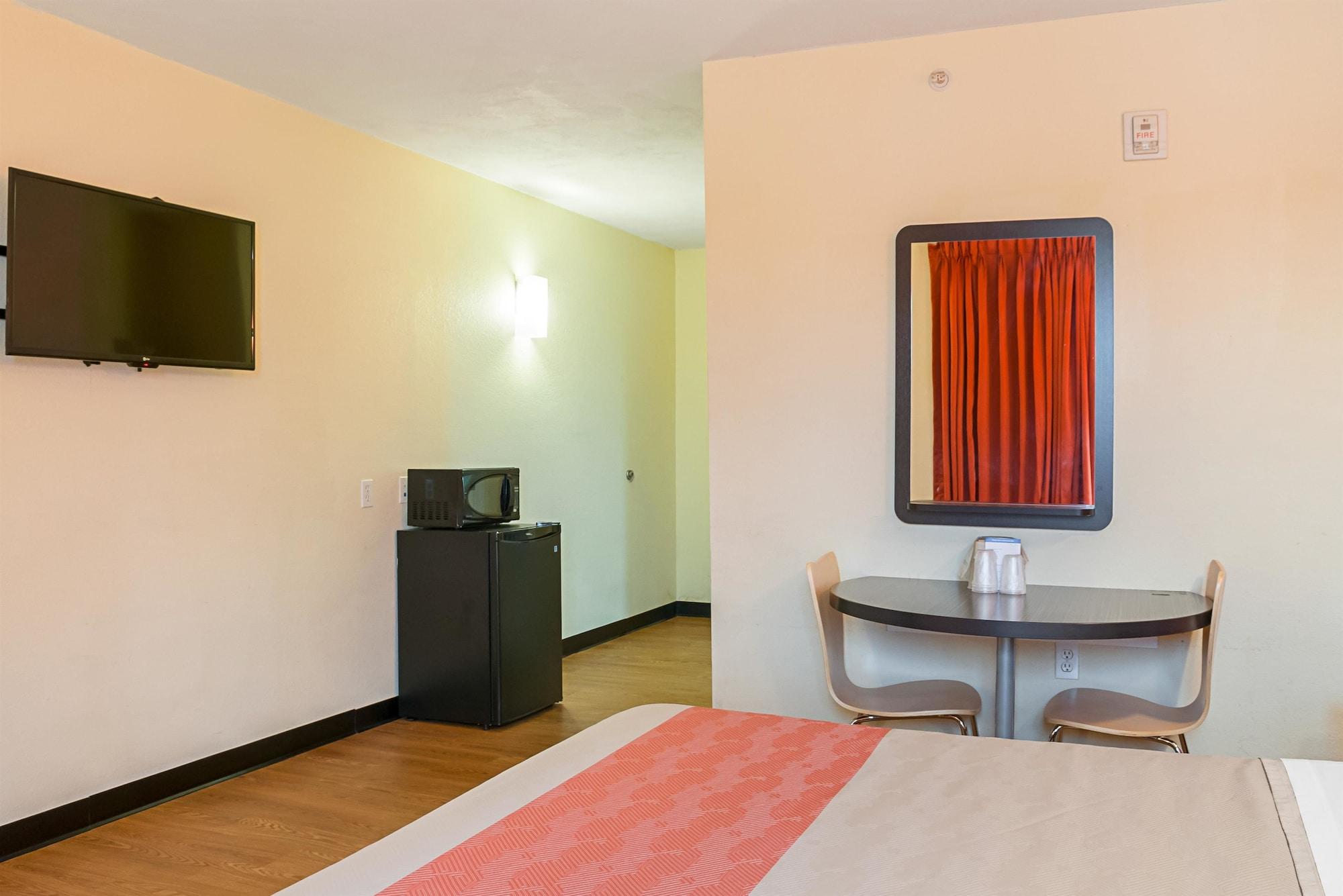 Hotel 6-new Orleans, La - Near Downtown 2*